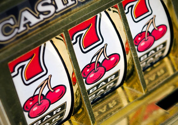 Secure live-dealer blackjack session showing digital overlay and dealer